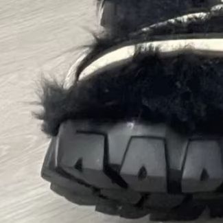 Street Fashion Y2K - Damen Schwarze Pelzige Halbhohe Plateaustiefel mit
